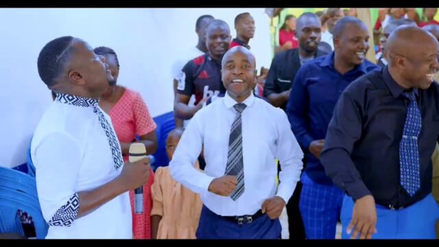 Uncle Nico ft. Hossana Word Ministries Kibera – Omusalaba Medley